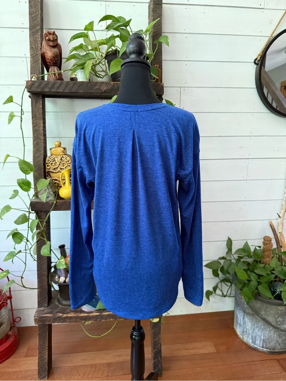 Avia: Classic Long-Sleeve Athletic Crewneck Top - Blue with Thumb Holes
